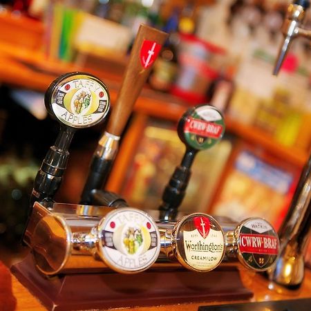 The Little Crown Inn Pontypool Extérieur photo